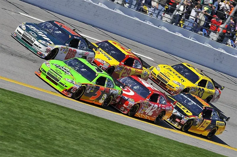 NASCAR steps into gambling game, to implement betting rules for 2019