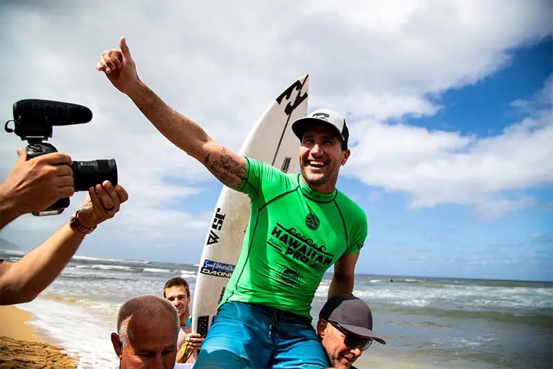 Aussie Joel Parkinson salutes at the Hawaiian Pro for second time