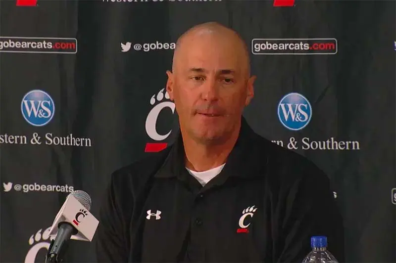 University of Cincinnati baseball coach quits after betting scandal